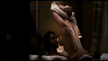 Rothaarige Frau mit pornofilme mit frauen ab 50 dicken Titten betrügt ihren Mann in einem Hotel